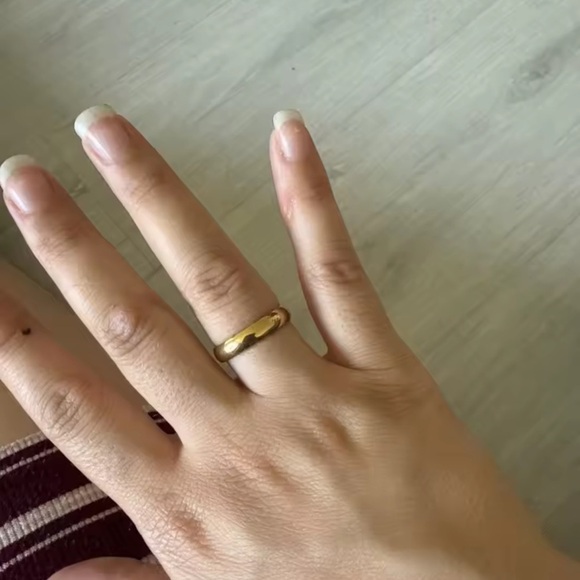 18K Gold Wedding Band Ring Stainless Steel - Picture 4 of 12